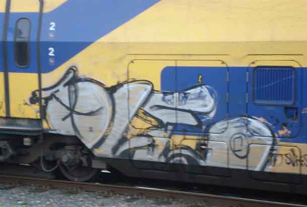 Tren Holandes buffed de graffiti