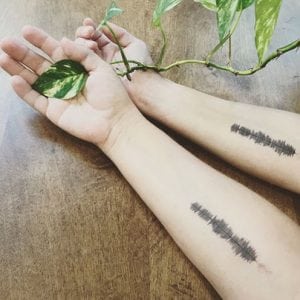 Tatuajes en la muñeca - Tatuaje con sonido (Sound Wave Tattoo)