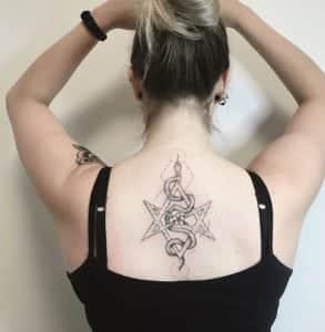 Tattoo en el cuello - Tatuaje espalda