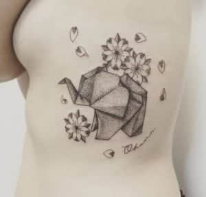 Tattoos en el Costado - Puntillismo: Tatuaje Elefante de origami
