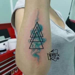 Tatuajes en el antebrazo - Tatuaje triángulos en el antebrazo