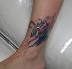 Tatuajes en el pie - Tatuaje de flor con brillante – Coverup