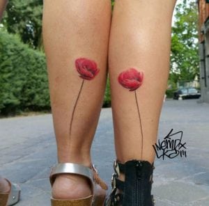 Tatuajes en la Pierna - Tatuajes de hermanas con dos amapolas