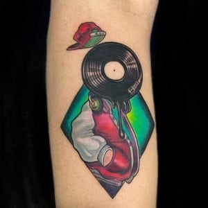 Tatuajes de graffitis - Tattoo dj chico Hip Hop