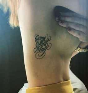 Tatuajes para Mujeres - Lettering tattoo Come What May para costado de mujer