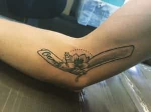 Tatuajes en el brazo - Tattoo tradicional navaja