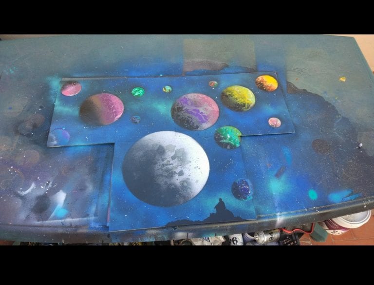 Dibujo de unos planetas y el espacio