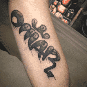 Tatuajes en el brazo - Tatuaje nombre Omar estilo graffiti
