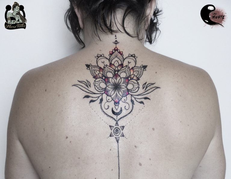 Tatuaje Mandala cover en la espalda