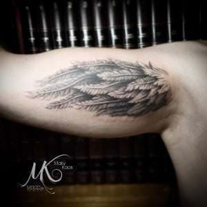 Tatuajes en Negro y Grises - Black and Grey - Tatuajes alas en el brazo