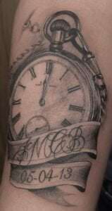 Tatuajes de relojes - Tatuaje de un reloj de mano