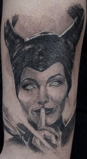 Tatuaje Maléfica (La Bella Durmiente)