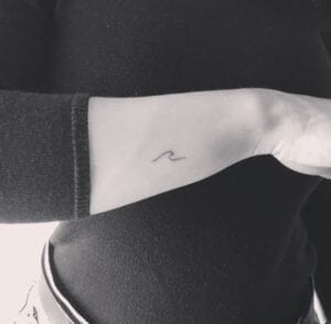 Mini Tattoos - Mini tatuaje de una ola