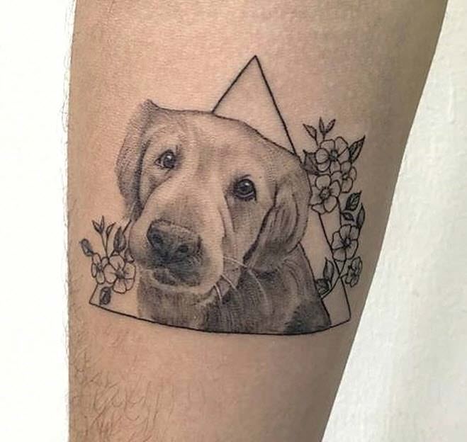 Tatuaje microrealismo perro: Golden retriever