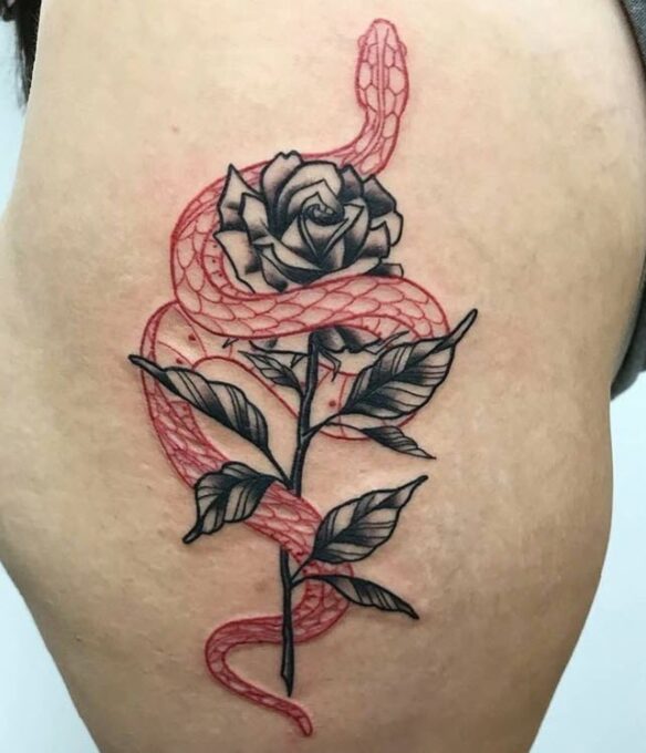Tatuaje serpiente y rosa