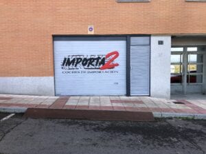 Graffiti comercial en Sevilla - Decoracion de persiana con rotulación a spray