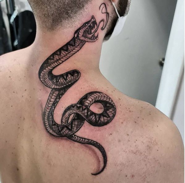 Tattoo serpiente realismo
