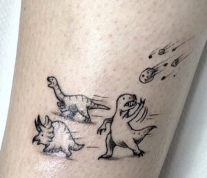 Estudios de tatuajes en Madrid - Micro tatuaje: dinosaurios