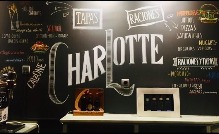 Rotulación a mano: Mural decorativo e informativo de restaurante