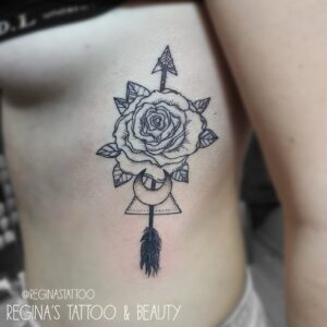 Tatuajes de rosas - Flor costillas