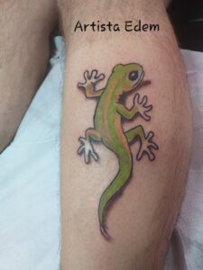 Tatuajes de Animales - Tatuaje de un Lagarto en el brazo