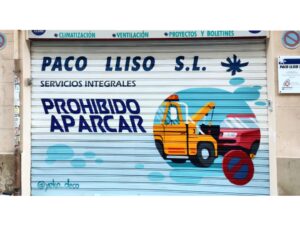 Grafiteros de Valencia - Trabajo de rotulación de dos persianas para empresa Paco Lliso
