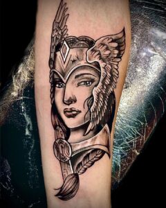Tattoos Vikingos - Tatuaje de una Guerrera Vikinga