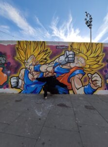 Graffiti comercial en Barcelona - Mural de Goku VS vegeta