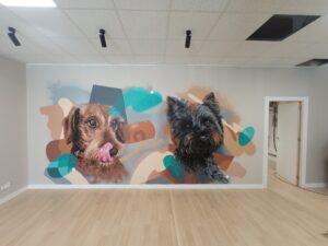 Graffitis - Mural para una peluquería canina: Nadine Vico, Navarra